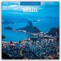 "2027 Calendar" und "Brazil" stehen oben, darunter eine beleuchtete Stadtansicht mit Meer und Bergen im Hintergrund.