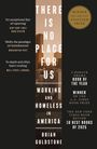 Text: „There Is No Place For Us: Working and Homeless in America“ von Brian Goldstone. Hintergrund: Stadtbild bei Sonnenuntergang.
