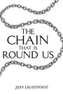 "The Chain That Is Round Us" von Jeff Lightfoot, umgeben von Ketten.