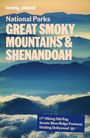 Oben steht "lonely planet". Text: "National Parks GREAT SMOKY MOUNTAINS & SHENANDOAH". Neblige Berge im Hintergrund.