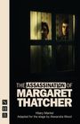 "The Assassination of Margaret Thatcher" von Hilary Mantel, adaptiert von Alexandra Wood. Zwei Männer schauen durch ein Fenster.