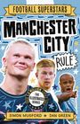 Dieses Cover zeigt "Football Superstars", "Manchester City Rule". Fußballer in Aktion, umgeben von Sternen und Bannern.