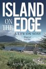 „Island on the Edge: A Life on Soay“, „Magical“ – Daily Mail, Anne Cholawo. Ein Haus vor Bergen und See.