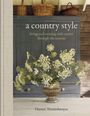 „a country style: living and creating with nature“. Ein rustikaler Schrank, darauf Körbe, unten ein Blumenarrangement.