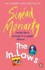 „The Number One Bestseller. Sinéad Moriarty. Family life is enough of a juggle without... The In-Laws.“ Unten Illustrationen von Bildernrahmen.