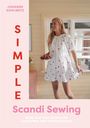 Auf einem Cover steht „SIMPLE Scandi Sewing“. Eine Frau hält einen Teller mit Erdbeeren, trägt ein gepunktetes Kleid.