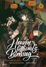 „Heaven Official's Blessing“, Tian Guan Ci Fu, Comic. Mann mit dunklem Haar, hält Blume, umgeben von Laternen.