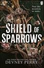 „Fear the monsters we make.“ „SHIELD OF SPARROWS“ von Devney Perry. Illustration mit Blumen und Zweigen auf dunklem Hintergrund.