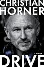 Text: "CHRISTIAN HORNER DRIVE A MEMOIR". Portrait eines nachdenklichen Mannes mit Kopfhörern. Schwarz-Weiß-Aufnahme.