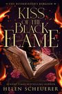 Texte: "Kiss of the Black Flame", "The Bookbinder's Bargain", "Sunday Times Bestselling Author Helen Scheuerer". 

Ein Buch in Flammen, umgeben von Rosen.