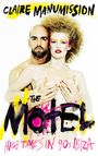 „CLAIRE MANUMISSION“, „THE MOTEL“, „HIGH TIMES IN 90s IBIZA“. Ein Mann und eine Frau mit auffälligem Make-up.