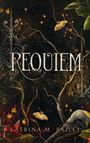 "REQUIEM" und "KATRINA M. BAILEY" in kunstvoller Schrift, umgeben von Schmetterlingen, Blättern und einem Vogelschädel auf dunklem Hintergrund.