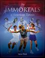"The Immortals of American Tennis" von Steve Flink. Drei Tennisspieler in Aktion, im Hintergrund sind weitere zu sehen.
