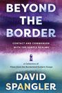 "BEYOND THE BORDER", "Contact and Communion with the Subtle Realms", "David Spangler". Farbverlauf in Blau und Lila.