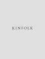 KINFOLK in Großbuchstaben auf grauem Hintergrund.