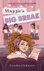 Titel: "Maggie's Big Break". Mädchen mit lockigem Haar hält Flyer für Schulstücke. Hintergrund: Bühne mit anderen Mädchen.