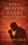 Ein Mann betet vor einem orangefarbenen Hintergrund mit dem Text: "WHEN HEAVEN WEEPS THROUGH YOU, UNDERSTANDING PROPHETIC GRIEF", Ja'Brion Grice.