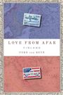 "LOVE FROM AFAR, FINLAND, FORD von REYN" in der Mitte. Oben eine blau-violette, unten eine rot-orange Karte mit Briefmarken.