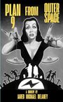 "PLAN 9 FROM OUTER SPACE" in großen gelben Buchstaben. Eine Frau hebt UFOs; unten Silhouetten und Kreuze.