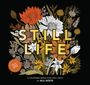 Text: „STILL LIFE“. Illustration von Blumen in verschiedenen Farben. Bonus: Velvet Pages Inside.