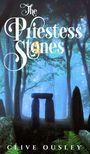 "The Priestess Stones" und "Clive Ousley" in stilisierter Schrift. Mystische Steinkreis-Silhouette im Wald bei Nacht.