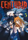 "Centuria" in großen roten Buchstaben. Drei Manga-Figuren liegen auf blauem Boden, eine zeigt mit dem Finger nach vorne.