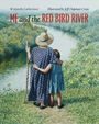 "ME and the RED BIRD RIVER" oben. Unten zwei Personen, ein Erwachsener mit Stock und ein Kind, die auf einen Fluss blicken.
