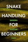SNAKE HANDLING FOR BEGINNERS SANDRA KASTURI POEMS. Hintergrund zeigt schuppige Haut einer Schlange in grünlichen Tönen.