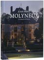 Buchtitel: "Juan Pablo Molyneux: A Chateau for All Seasons". Bild eines beleuchteten Chateaus in der Abenddämmerung.