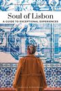 "Soul of Lisbon: A Guide to Exceptional Experiences." Eine Frau mit braunem Mantel betrachtet blaue Fliesenmuster.