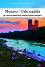 "Monaco - L’altra guida" - Menschen am Fluss vor einer Kirche bei Sonnenuntergang, umgeben von Bäumen.