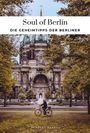 "Soul of Berlin: Die Geheimtipps der Berliner" steht oben. Eine Person fährt Fahrrad vor einem großen, historischen Gebäude.