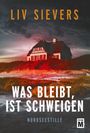 Titel: "Was bleibt, ist Schweigen". Autor: Liv Sievers. Unten: "Nordseestille". Ein Haus am Meer in düsterer Atmosphäre.