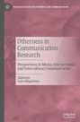 „Otherness in Communication Research: Perspectives in Media, Interpersonal, and Intercultural Communication“ auf rosa Hintergrund.