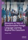 "Museums as Sites of Transformative Foreign Language Learning Beyond the Classroom." Unscharfe Silhouetten von Menschen.