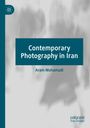 „Contemporary Photography in Iran“ von Aram Mohamadi. Unscharfe Silhouetten im Hintergrund, Logo oben links.
