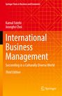 "International Business Management" von Kamal Fatehi, Jeongho Choi. Roter und orangener Hintergrund mit geometrischem Muster.