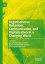 Text: "Organisational Behaviour, Communication, and Digitalisation in a Changing World." Grüner Hintergrund mit Blattmuster.