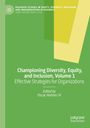 Text: "Championing Diversity, Equity, and Inclusion, Volume 1". Design: Grüntöne mit überlappenden Rechtecken.