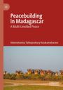 "Peacebuilding in Madagascar: A Multi-Levelled Peace" von Velomahanina Tahinjanahary Razakamaharavo. Unten Baobab-Bäume.