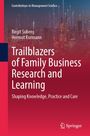 "Trailblazers of Family Business Research and Learning" vor roter Skyline mit Datenlinien, Logo unten rechts.