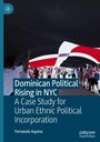 „Dominican Political Rising in NYC: A Case Study for Urban Ethnic Political Incorporation“ von Fernando Aquino. Menschen tragen große Dominikanische Flagge.