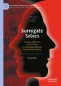 "Surrogate Selves" von David Bahr. Schwarzes Profil auf rotem Hintergrund, Retro-Fotos von Menschen.