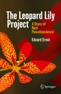 Text: "The Leopard Lily Project: A Story of Nazi Pseudoscience" von Edzard Ernst. Eine rötlich-orange Blume ist abgebildet.