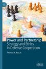 „Power and Partnership: Strategy and Ethics in Defense Cooperation“ von Thomas W. Ross Jr. Schachfiguren auf Landkarte.