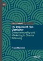 "palgrave pivot. The Dependent Film Distributor. Frank Mannion. Grünes Muster aus Kreisen auf dunkelblauem Hintergrund."
