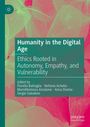 "Humanity in the Digital Age: Ethics Rooted in Autonomy, Empathy, and Vulnerability" steht in weiß auf einem grünen Hintergrund.
