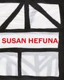 "SUSAN HEFUNA" in roten Großbuchstaben, vor einem stilisierten schwarz-weißen Fachwerk-Muster.