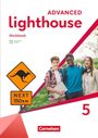 "ADVANCED lighthouse Workbook" steht oben, "Mit digitalen Medien" darunter. Ein Känguru-Warnschild, drei Jugendliche daneben.