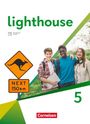 Text: "lighthouse", "Mit digitalen Medien", "NEXT 150 km", "Cornelsen", "5".  
Drei fröhliche Jugendliche, Känguru-Warnschild.